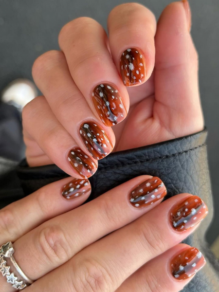 Deer print nails